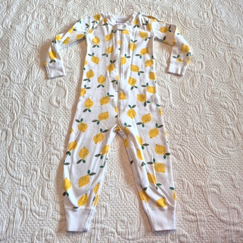 Hanna Andersson girls size 90 or 3T, 1 piece white pajama with lemons VGUC
